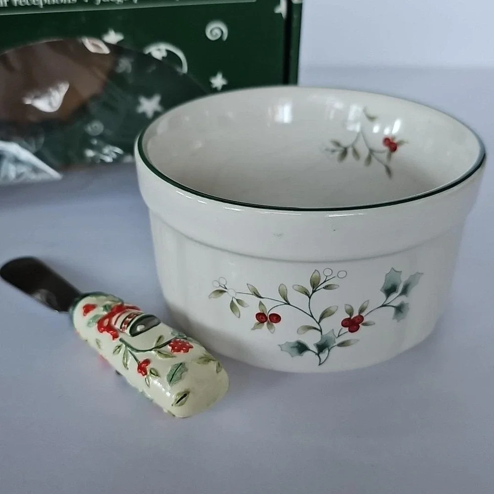 1998 Pfaltzgraff Winterberry Dip Serving Set Bowl & Spreader w/ Box Vtg 1770